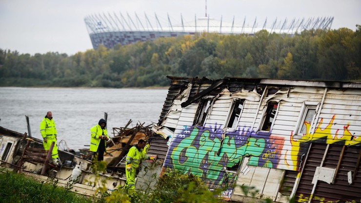 Ponad 116 tys. zł ma kosztować usunięcie barki spod mostu w stolicy