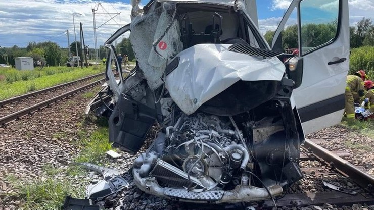 Dąbrowa Górnicza: Wypadek na przejeździe kolejowym. Kierowca wjechał pod pociąg
