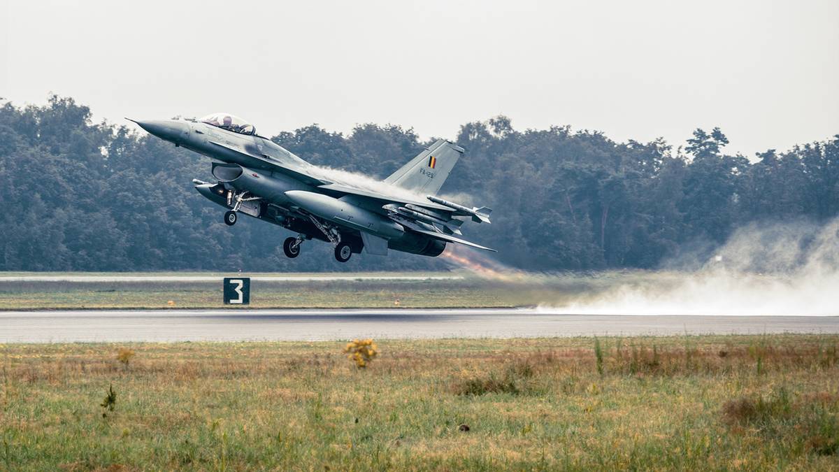 Składują tam tajną broń. Obok przeleciał "nieautoryzowany" dron