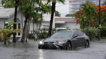 USA. Ulewne deszcze i ryzyko powodzi. Floryda wprowadza stan wyjątkowy