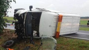 Bus z pracownikami zderzył się z samochodem dostawczym