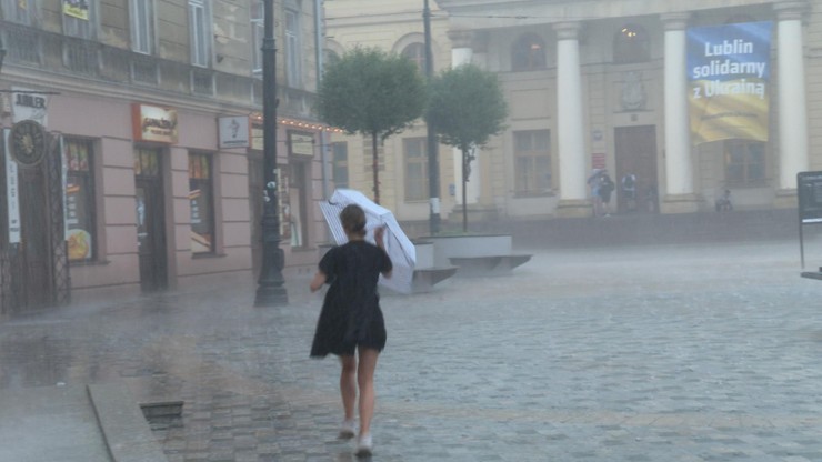 IMGW ostrzega: Burze z gradem prawie w całej Polsce