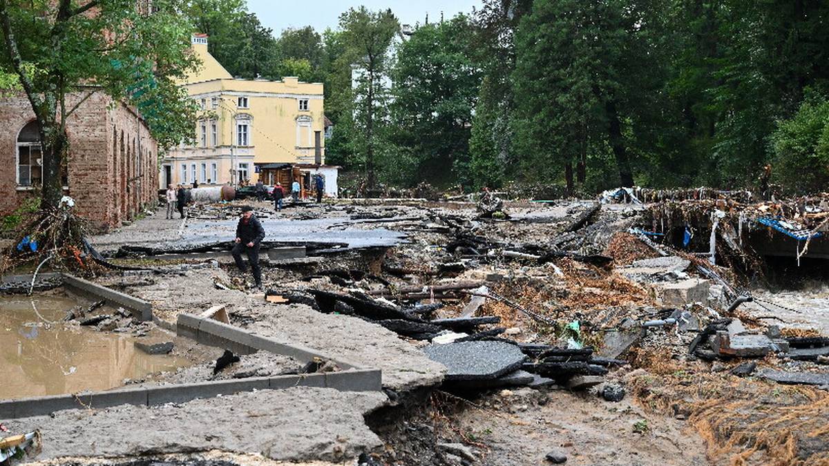 Dwa miasta odsunięte od zarządzania kryzysem. Premier ogłosił zmianę