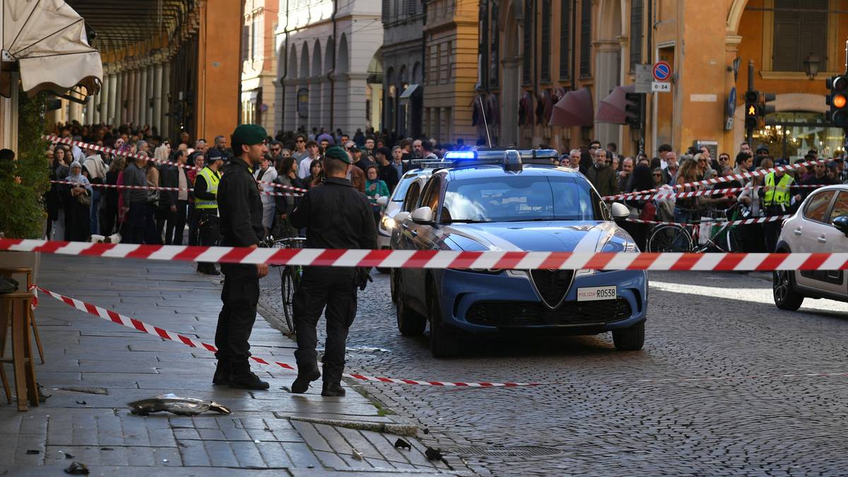 Samochód wjechał w grupę przechodniów. Uciekając kierowca ranił kolejną osobę nożem