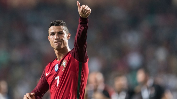 Hiszpańskie media: Ronaldo zablokował transfer "Lewego"
