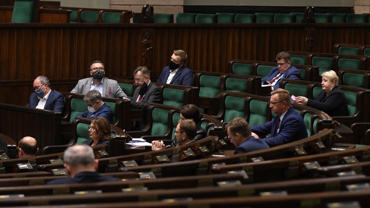 Wielka mobilizacja opozycji. Posłowie przyjeżdżają do Sejmu