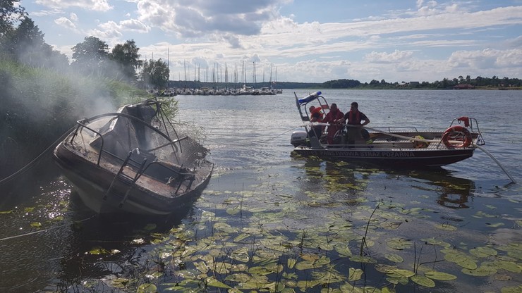 Pożar dwóch łodzi w Ostródzie. Wśród poszkodowanych troje dzieci