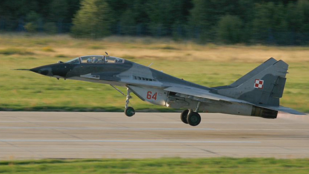 MiG-29 przekroczył barierę dźwięku. Uszkodził dachy kilku budynków