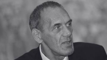 Portret Adama Sandurskiego, polskiego zapaśnika z lat 70. i 80. XX wieku.