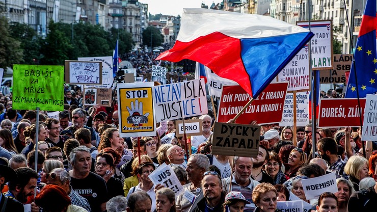 "Niech pan przestanie ściemniać i stanie do debaty". 50 tys. Czechów protestowało przeciw premierowi