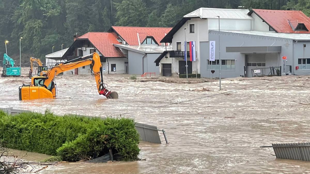 Powodzie w Słowenii. Zniszczone budynki i mosty, ewakuacje w miastach. Zginęły cztery osoby