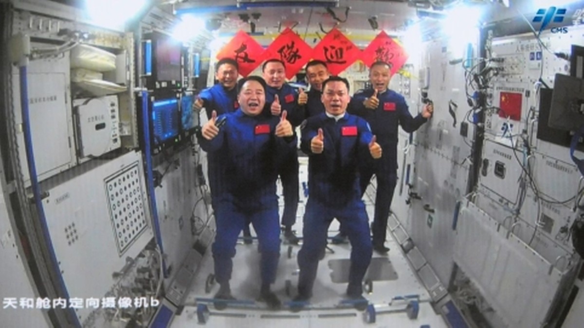 Chiny podbijają kosmos. Udana wymiana załogi stacji kosmicznej
