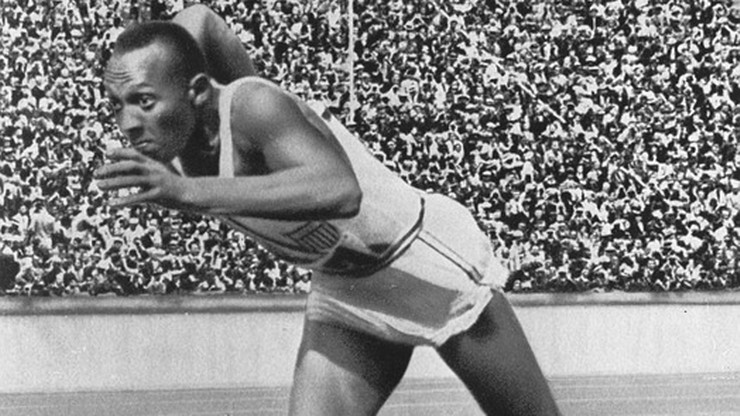 Złote medale Jessego Owensa będą wystawione na aukcję. Wygrywał ku niezadowoleniu Hitlera
