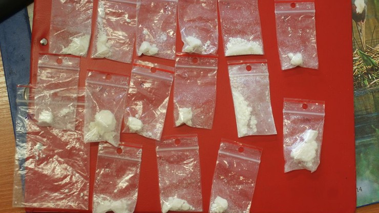 "Dopalacze i narkotyki zanieczyszczone cukrem pudrem". Policja oferuje  sprawdzenie substancji