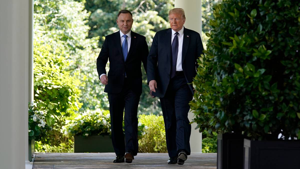 Kolacja Andrzeja Dudy z Donaldem Trumpem. Szef MON: Nie ma prywatnych spotkań prezydenta