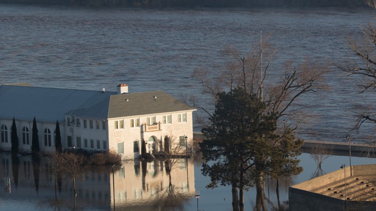 Wylała rzeka Missouri. Trzy osoby zginęły w wyniku powodzi