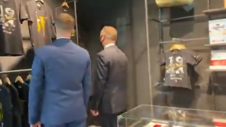 Prezydent odwiedził salon polskiej marki patriotycznej "Red is Bad"