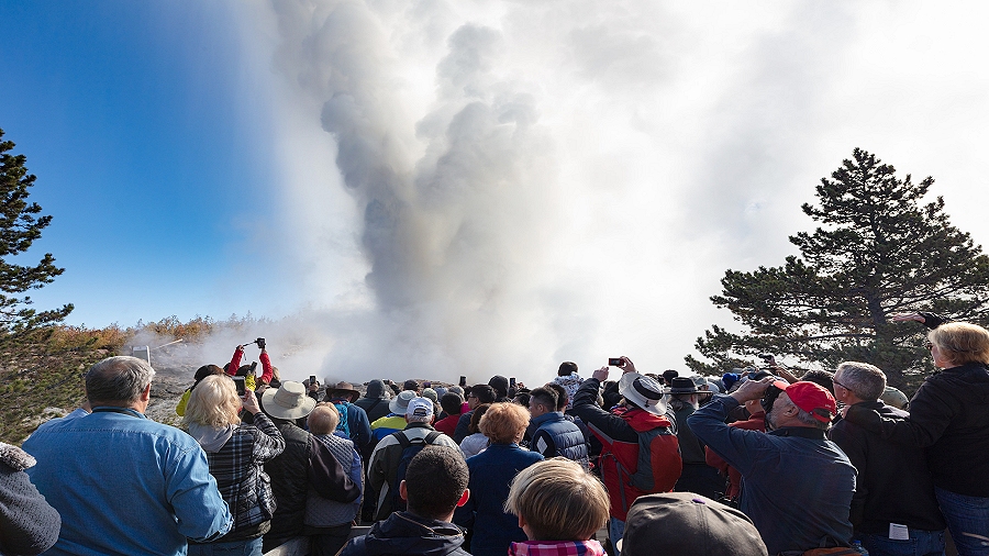 Erupcja gejzeru Steamboat. Fot. Flickr / @Yellowstone National Park / NPS / Jacob W. Frank.