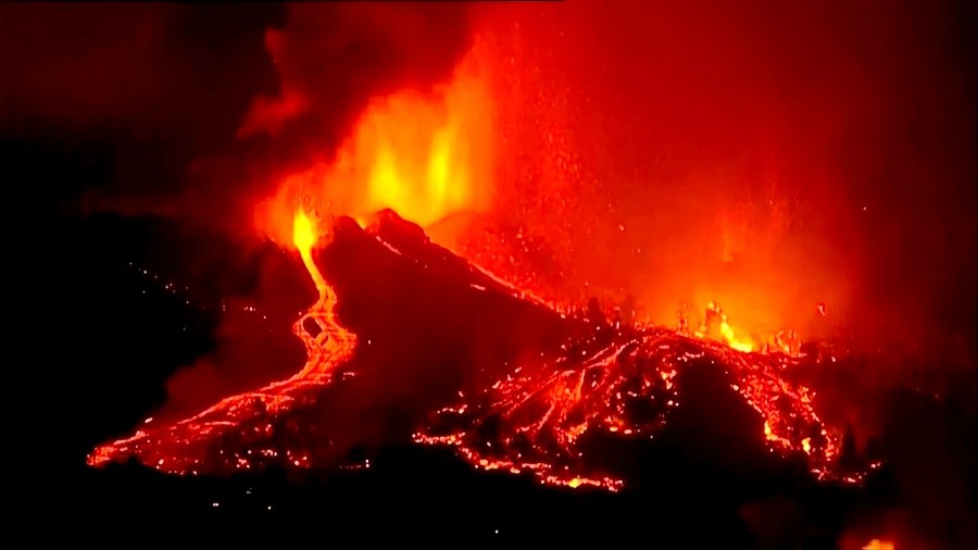 Erupcja wulkanu na wyspie La Palma na Wyspach Kanaryjskich. Fot. TV Canarias.