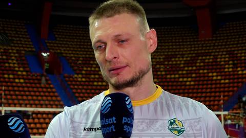 Portret siatkarza Jurija Gładyra, kt&oacute;ry udziela wywiadu.