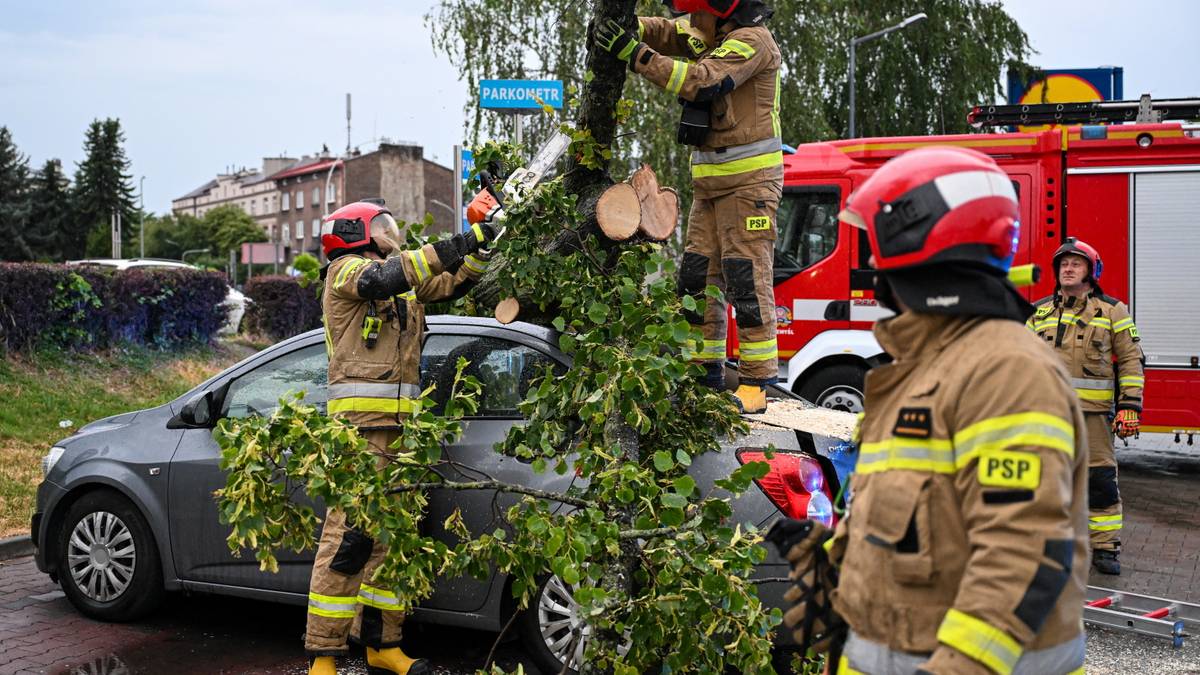 Burza na Podkarpaciu. Setki interwencji straży, tysiące ludzi bez prądu