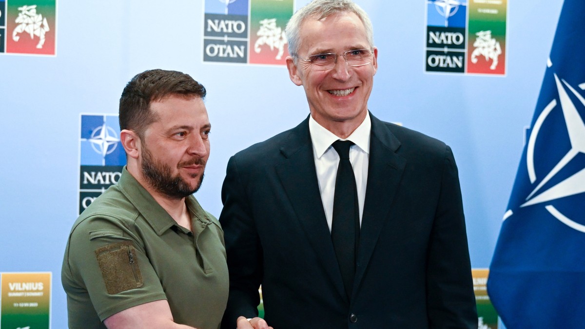 Szczyt w Wilnie. Wołodymyr Zełenski z Jensem Stoltenbergiem. "Ukraina bliżej NATO niż kiedykolwiek"