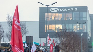 Pracownicy Solarisu żądają podwyżek. Wstrzymali produkcję w zakładzie 