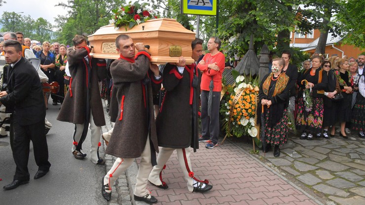 Koronawirus na pogrzebie Zofii Karpiel-Bułecki. Sanepid szuka żałobników