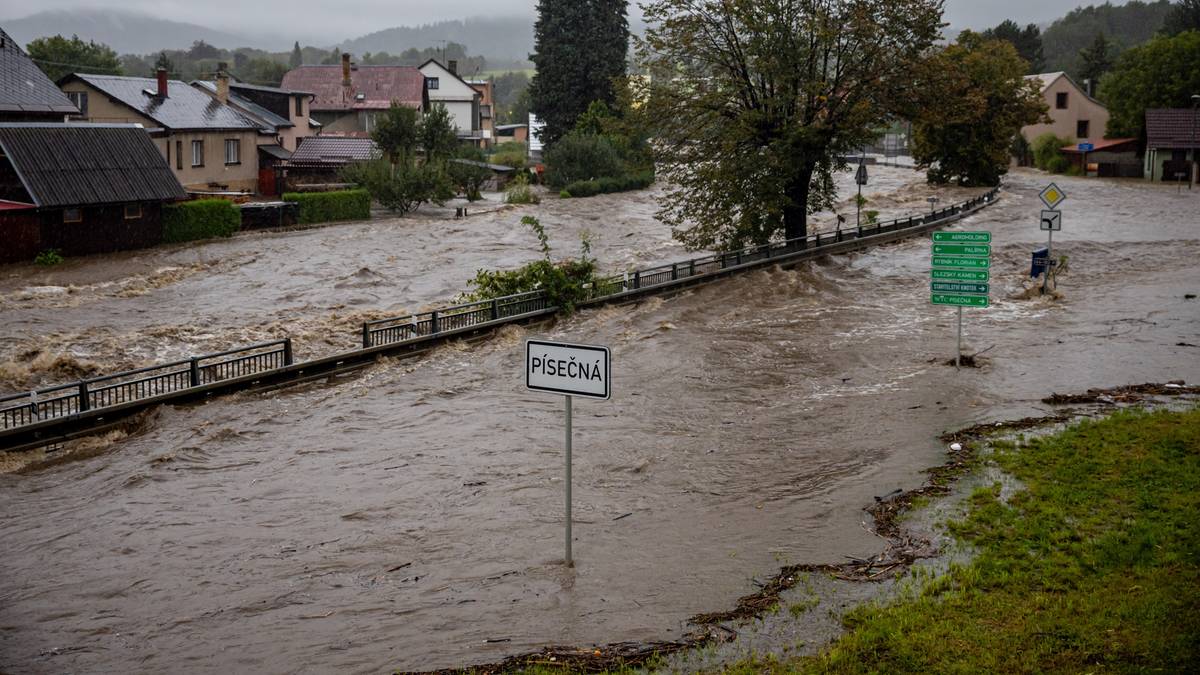 Česká republika uzavírá mosty na hranici s Polskem. “Extrémní stupeň povodně”