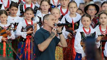 Raper Eldo wystąpił na scenie u Nawrockiego. "Czasami trzeba to wyśpiewać"