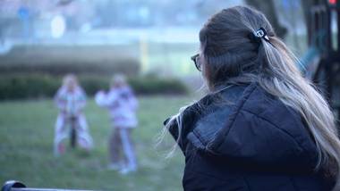 Stosował przemoc, więc sąd kazał mu się wyprowadzić. Odegrał się na dzieciach