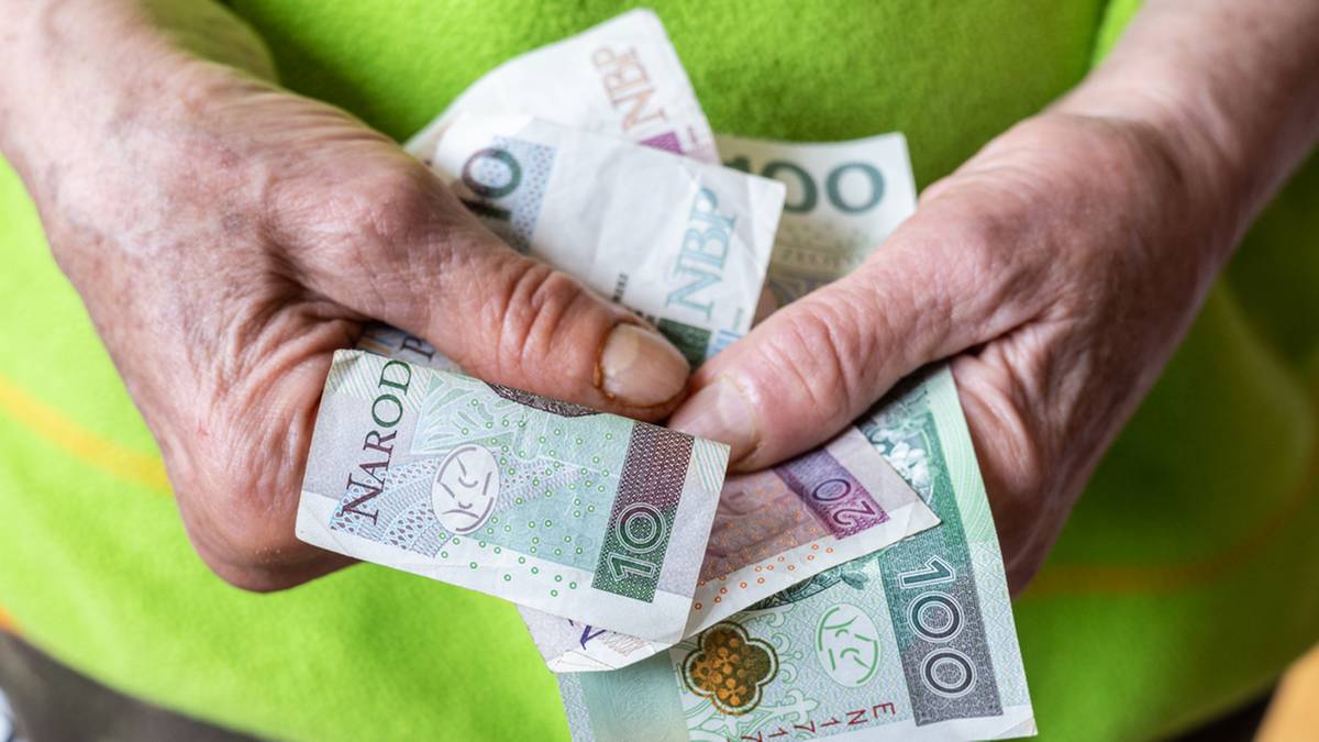 ZUS przyzna dodatek, ale go nie wypłaci. Świadczeni "iluzoryczne" dla tysięcy seniorów