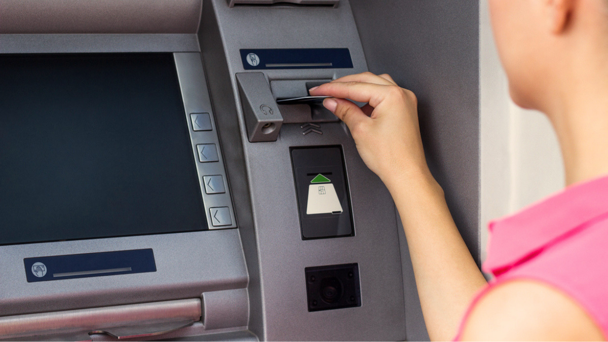 Chcą, by bankomaty nagrywały klientów. Za zasłoniętą twarz ma grozić grzywna 