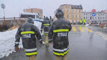 Trwa walka o most w Głuchołazach. Woda napiera z każdą godziną