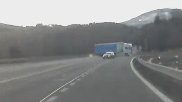 Kierowca polskiej ciężarówki omal nie doprowadził do tragedii. Ten manewr może go słono kosztować