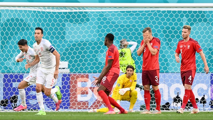 Euro 2020: Szwajcaria - Hiszpania 0:1. Samobójczy gol Denisa Zakarii