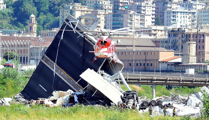 Premier Włoch zapowiedział wprowadzenie stanu kryzysowego po katastrofie w Genui