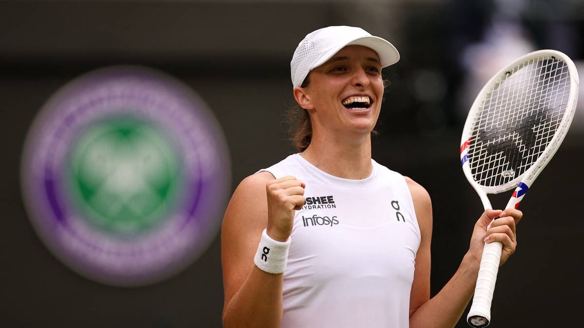Świątek - Bencic. Transmisja TV i stream online. Gdzie obejrzeć mecz Świątek w półfinale Wimbledonu?