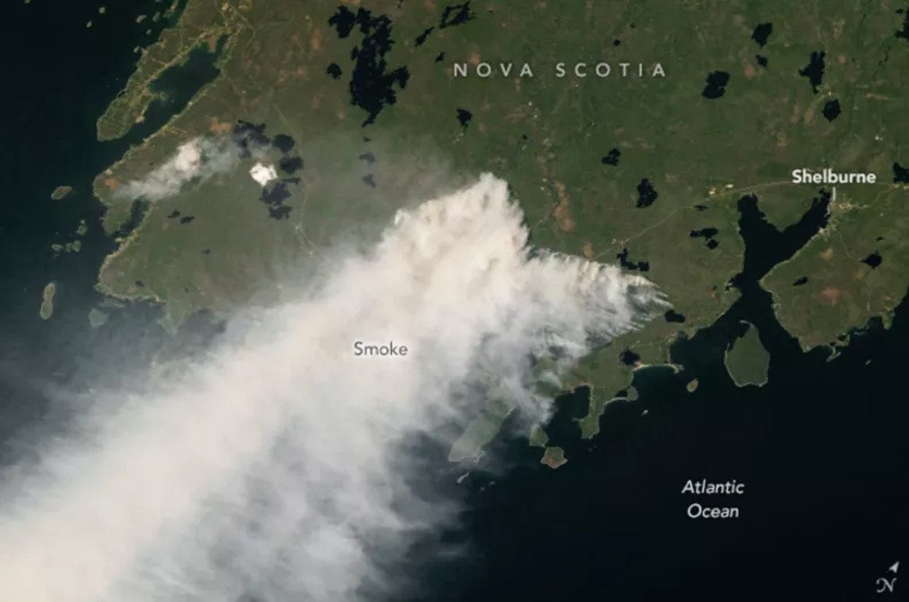 Na zdjęciu z Międzynarodowej Stacji Kosmicznej uchwycono kłęby dymu nad Kanadą