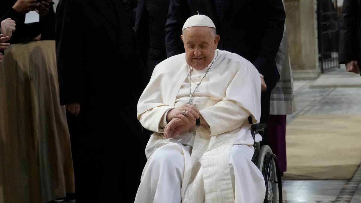 Papież zrezygnował z historycznego rytuału. Lekarz o stanie zdrowia Franciszka