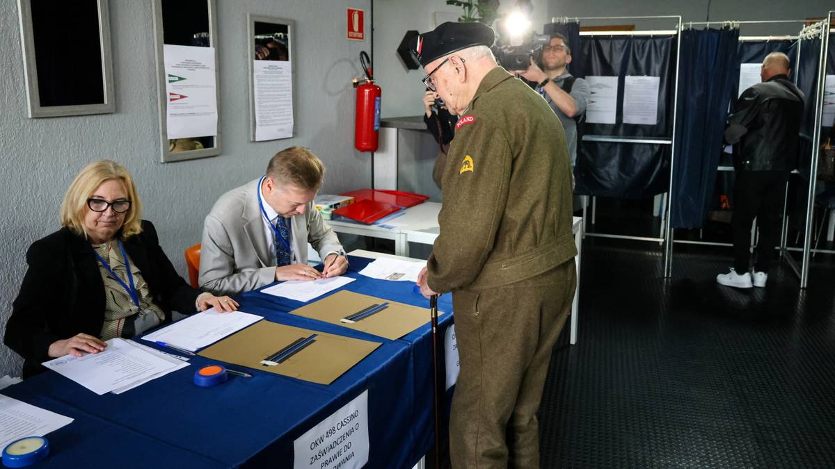Weterani na Monte Cassino. Otwarto specjalny lokal wyborczy [RELACJA]