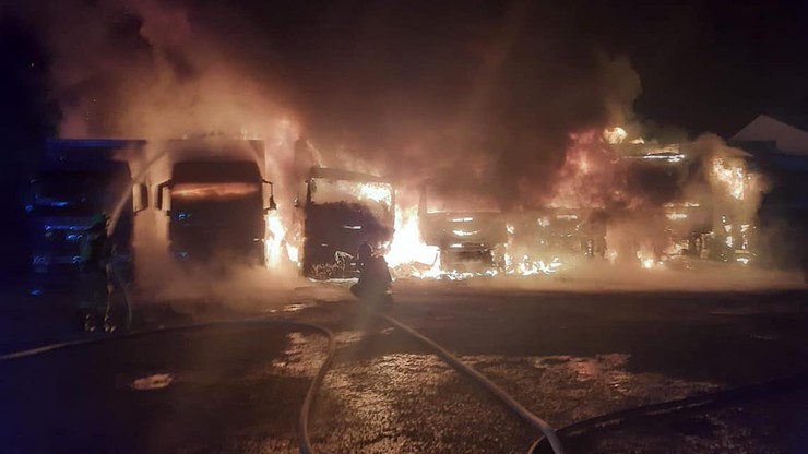 Drogobycza: Pożar na terenie firmy transportowej. W akcji 12 zastępów straży pożarnej