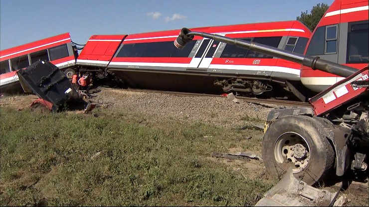 Kołbaskowo. Niemiecki pociąg osobowy wykolejony pod Szczecinem. 35 osób ewakuowanych