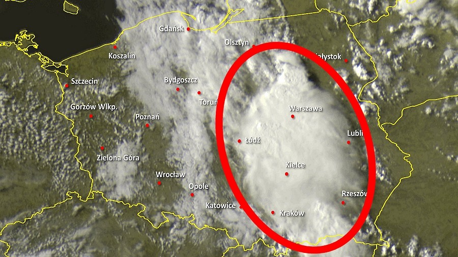 Zdjęcie satelitarne Polski w dniu 28 czerwca 2022 o godzinie 18:00. Dane: Sat24.com / Eumetsat.