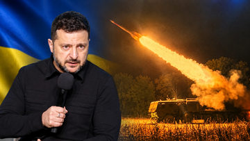 Wołodymyr Zełenski z mikrofonem na tle ukraińskiej flagi i wystrzelonej rakiety.