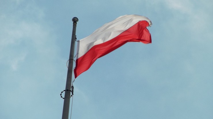 MON: flaga RP już na stałe na Placu Piłsudskiego