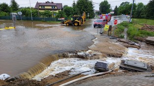 15.06.2020 11:00 Przedmieścia Warszawy najbardziej deszczowym miejscem w Polsce. Zalane domy i drogi [ZDJĘCIA]