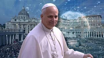 Portret papieża Leona XIV w białej sutannie i piusce na tle widoku Watykanu z elementami cyfrowymi symbolizującymi sztuczną inteligencję.