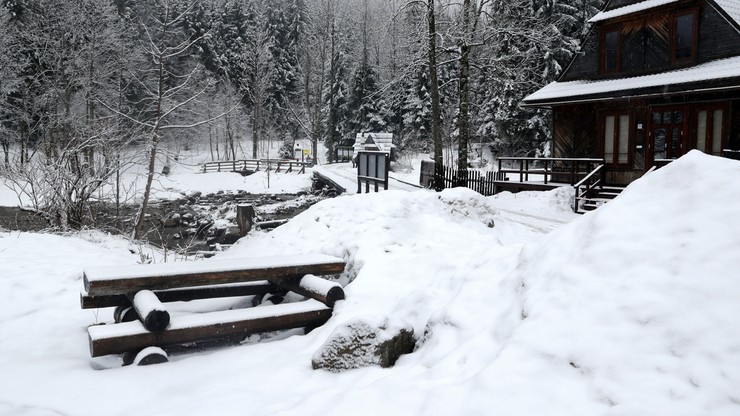 Pogoda w Polsce. IMGW: najzimniejszy kwiecień od lat. Ostrzeżenia przed opadami śniegu i oblodzeniem