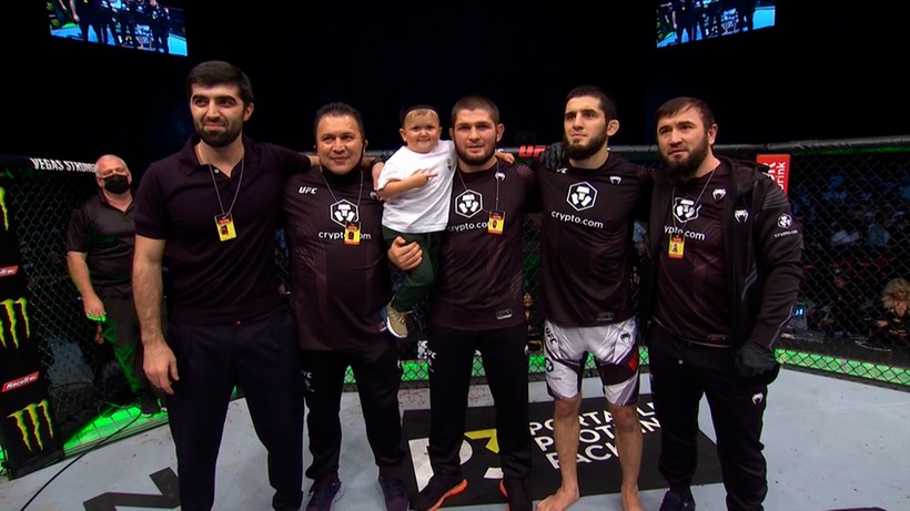 Hasbulla Magomedov i Khabib Nurmagomedov na UFC 267 świętowali wygraną rodaka (WIDEO)